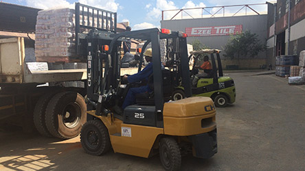 ezee-tile-forklift